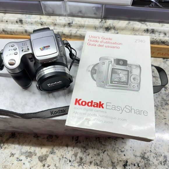 Kodak EasyShare Z740 5.0MP 10x Zoom Silver Digital Camera - TESTED WORKING - Picture 2 of 13